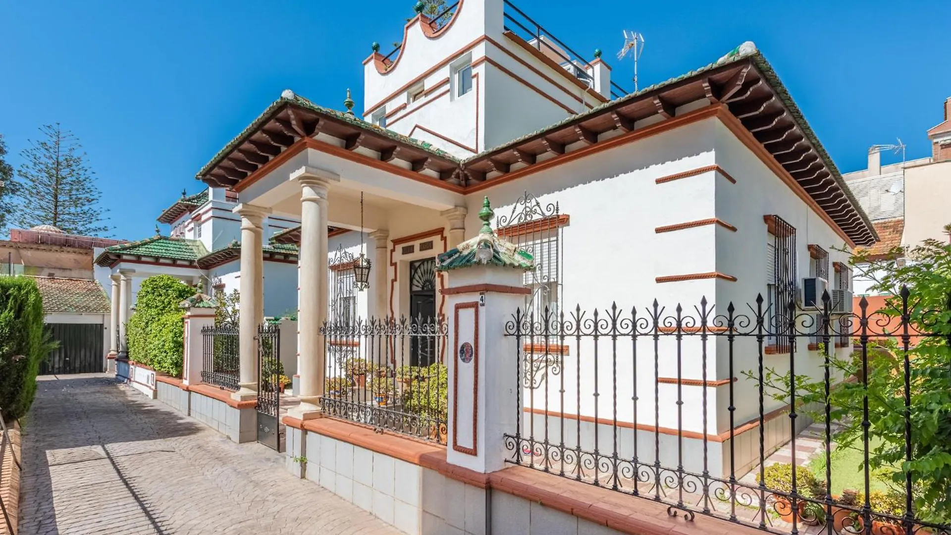 Beautiful Villa With Pool location